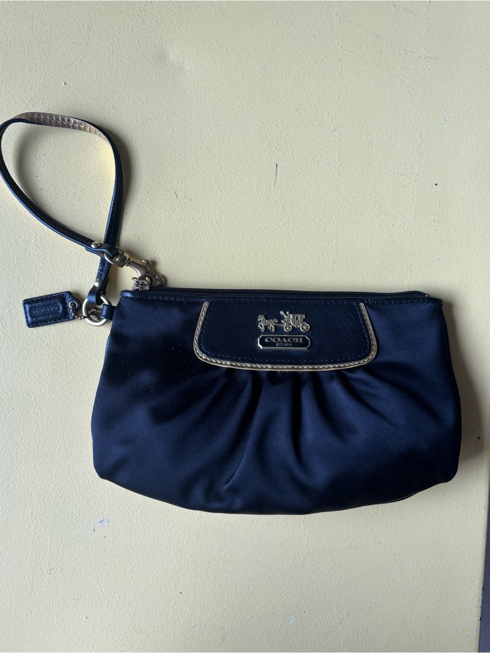 COACH Wristlet Amanda Satin Capacity WRISTLET Black & Gold 42032